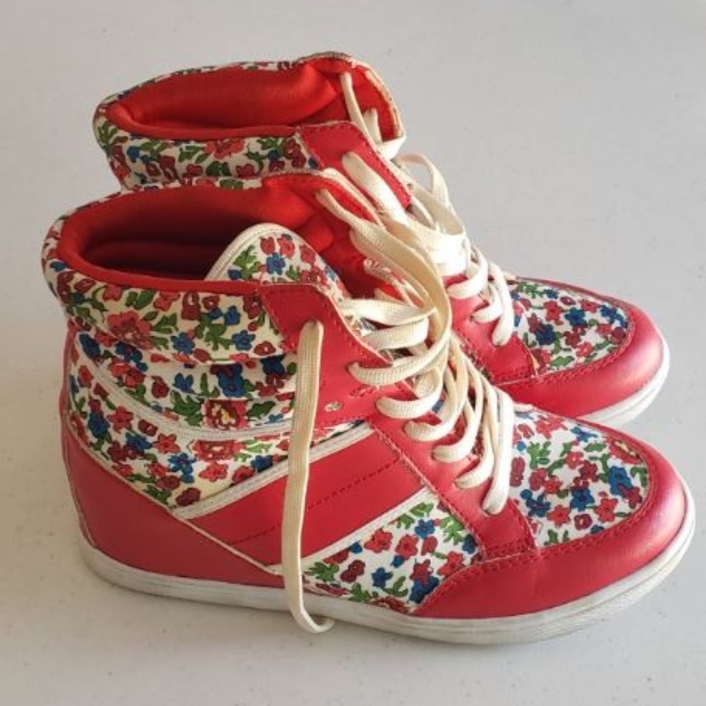 WMS red and flower shoes